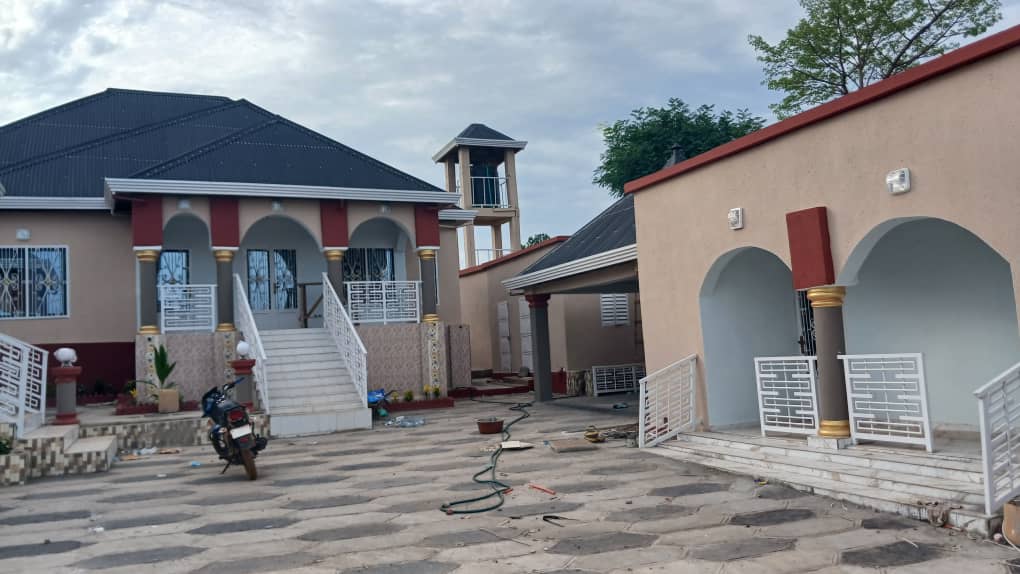 Mise en vente d'une villa moderne de trois chambres salon , trois douches interne annexes