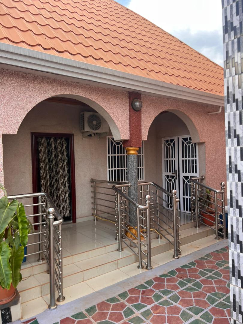 Appartement D'une chambre salon , douche interne.